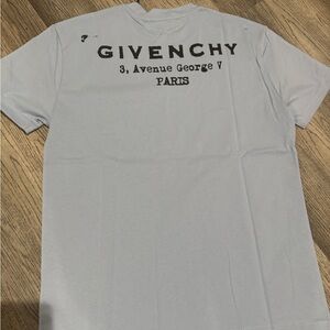 Givenchy tee size small men’s